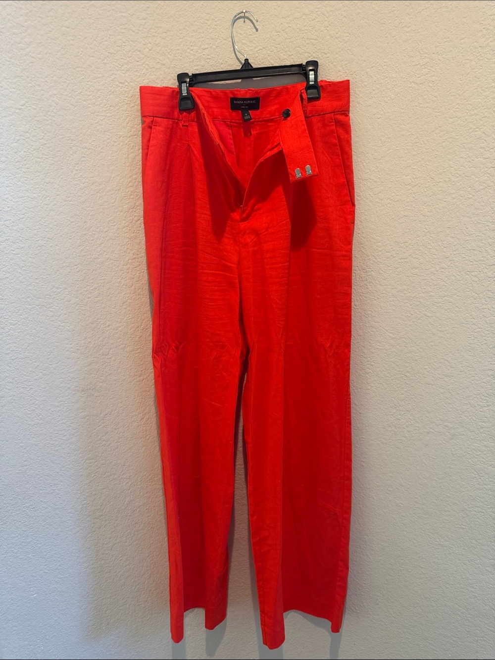 Banana Republic Red Pleated Women’s Chinos - Picture 3 of 4